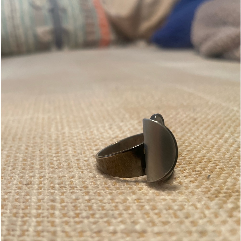 Cute ring. - Picture 3 of 4